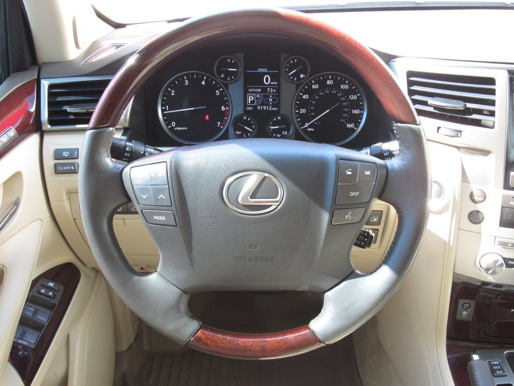Used 2015 Lexus LX 570 4WD w/ Luxury Package image 26