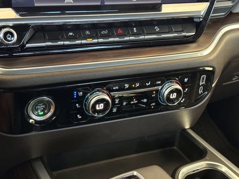 Used 2023 GMC Sierra 1500 SLT w/ SLT Premium Package AWD/4WD image 18