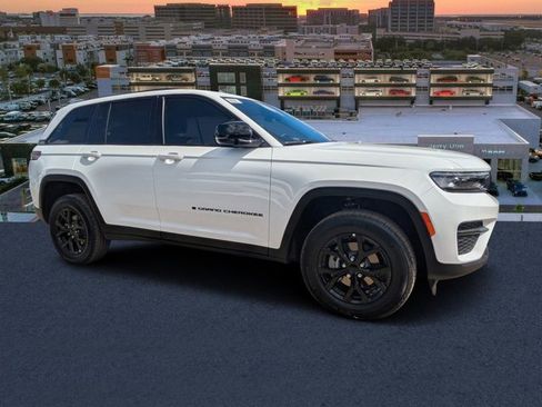 New 2025 Jeep Grand Cherokee Altitude image 1
