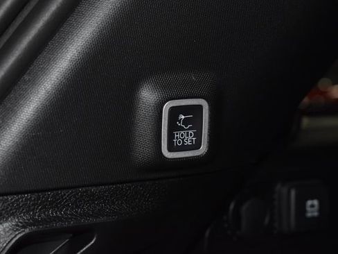 New 2025 Jeep Grand Cherokee Altitude image 33