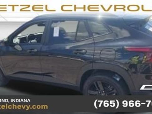 Used 2025 Chevrolet Trax ACTIV w/ Sunroof Package FWD image 3
