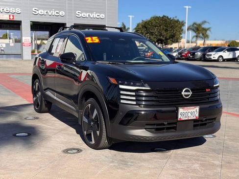 Certified 2025 Nissan Kicks SR image 2