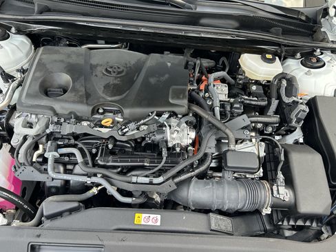 Used 2025 Toyota Camry SE FWD image 13