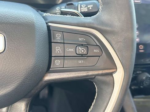 Used 2023 Jeep Grand Cherokee L Limited w/ Luxury Tech Group II image 18