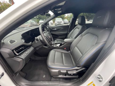 Used 2025 Buick Envista Sport Touring image 25