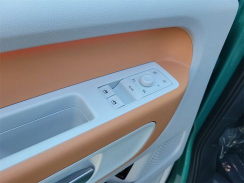 Used 2025 Volkswagen ID. Buzz 1st Edition image 17