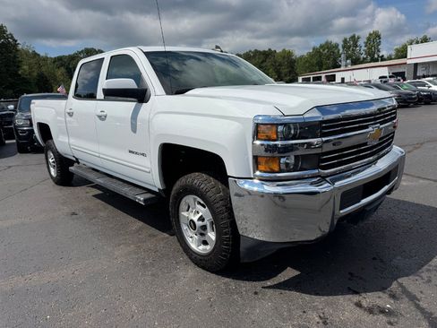 Used 2017 Chevrolet Silverado 2500 LT AWD/4WD image 7