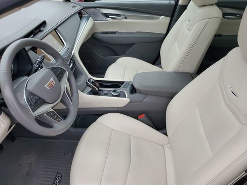 Used 2024 Cadillac XT5 Premium Luxury image 5