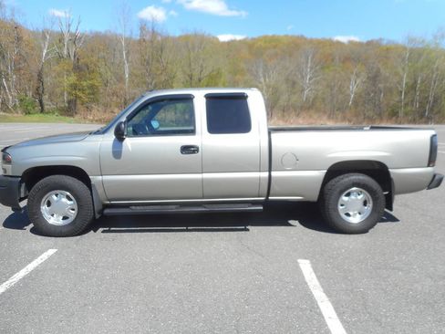 Used 2003 GMC Sierra 1500 SLT w/ SLT Preferred Equipment Group AWD/4WD image 3
