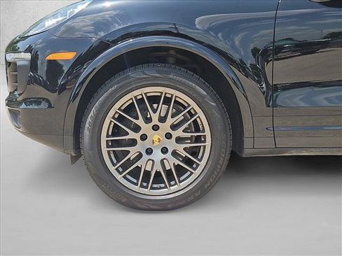 Used 2017 Porsche Cayenne Platinum Edition AWD/4WD image 21