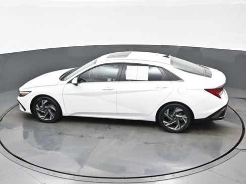 Certified 2025 Hyundai Elantra Limited image 35
