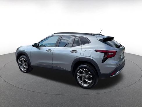 Used 2025 Chevrolet Trax LT w/ LT Convenience Package image 10