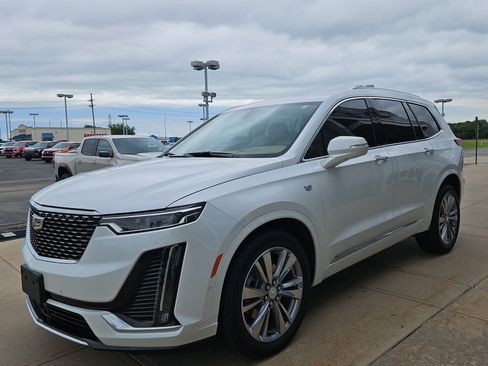 Used 2023 Cadillac XT6 Premium Luxury w/ Platinum Package AWD/4WD image 2