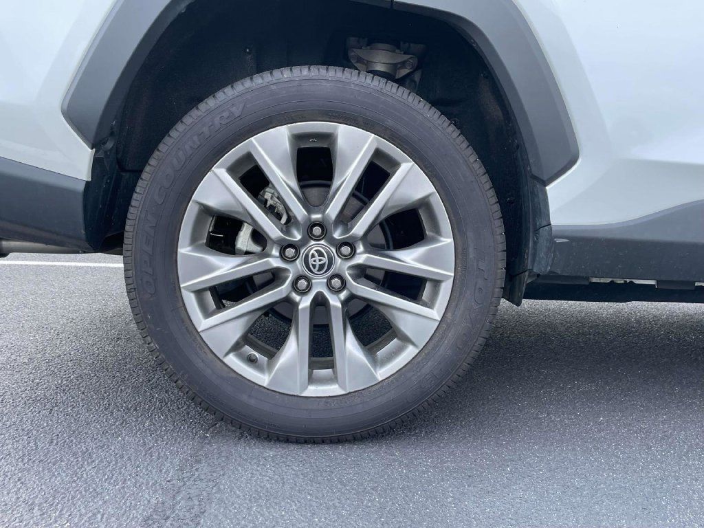 Used 2025 Toyota RAV4 XLE Premium FWD image 8