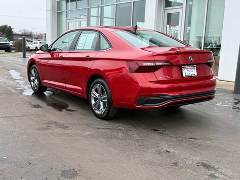 Certified 2023 Volkswagen Jetta SE FWD image 6