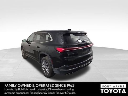 Used 2025 Buick Enclave Preferred AWD/4WD image 9