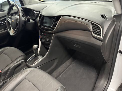 Used 2020 Chevrolet Trax LT w/ Driver Confidence Package image 13