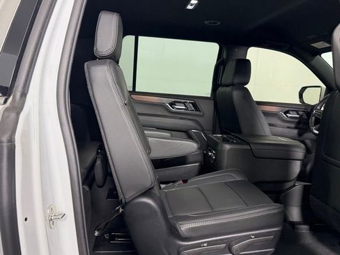 Used 2025 GMC Yukon XL Denali AWD/4WD image 32
