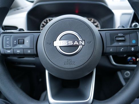 Certified 2023 Nissan Rogue SV image 25