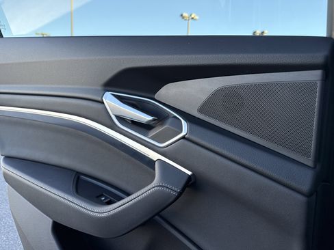 Used 2023 Audi e-tron Premium w/ Convenience Plus Package image 27