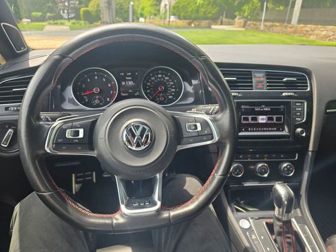 Used 2015 Volkswagen GTI SE FWD image 9