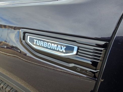 Used 2025 GMC Sierra 1500 Elevation w/ LPO, Elevation Black Package image 10