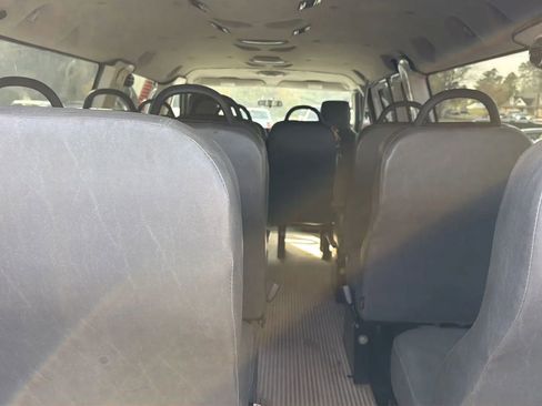 Used 2009 Ford E-350 and Econoline 350 Extended Super Duty image 7