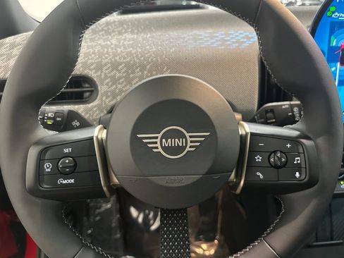 Used 2026 MINI Cooper 4-Door Hardtop FWD image 21