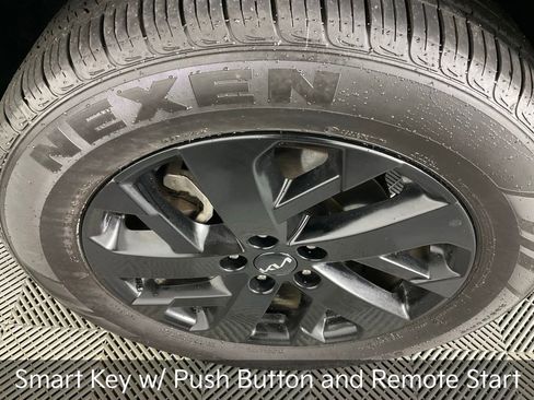 Certified 2023 Kia Sorento S w/ Panoramic Sunroof Package image 11