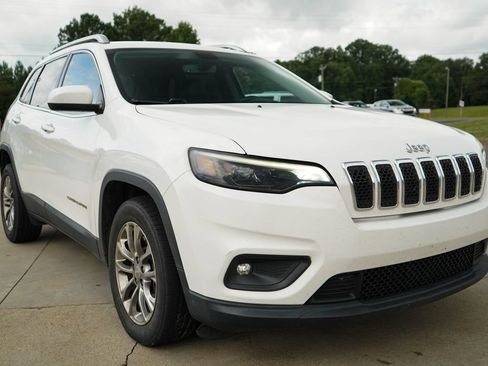 Used 2019 Jeep Cherokee Latitude Plus w/ Comfort/Convenience Group FWD image 33