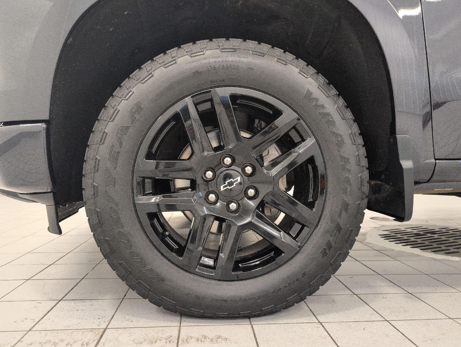 Used 2023 Chevrolet Silverado 1500 RST AWD/4WD image 3