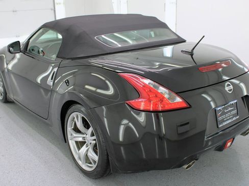 Used 2010 Nissan 370Z Touring w/ Sport Pkg RWD image 29