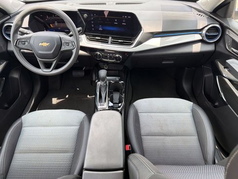 Used 2025 Chevrolet Trax LT FWD image 16
