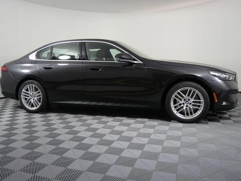 Used 2025 BMW 530i xDrive 530i xDrive image 2