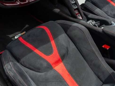 Used 2022 McLaren 765LT RWD image 38