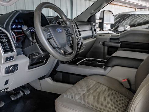 Used 2019 Ford F250 XLT w/ XLT Premium Package AWD/4WD image 14