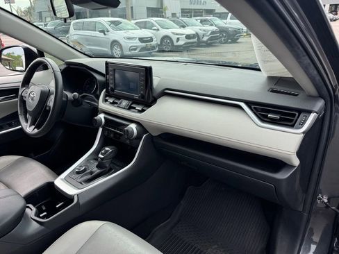 Used 2022 Toyota RAV4 XLE Premium AWD/4WD image 19