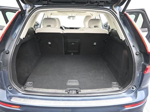 Used 2023 Volvo XC60 B5 Plus image 21