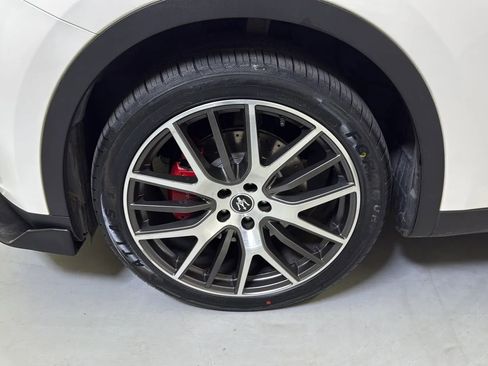 Used 2017 Maserati Levante Sport Utility 4D image 31