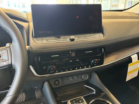 New 2026 Nissan Rogue Platinum w/ Tech Package image 17