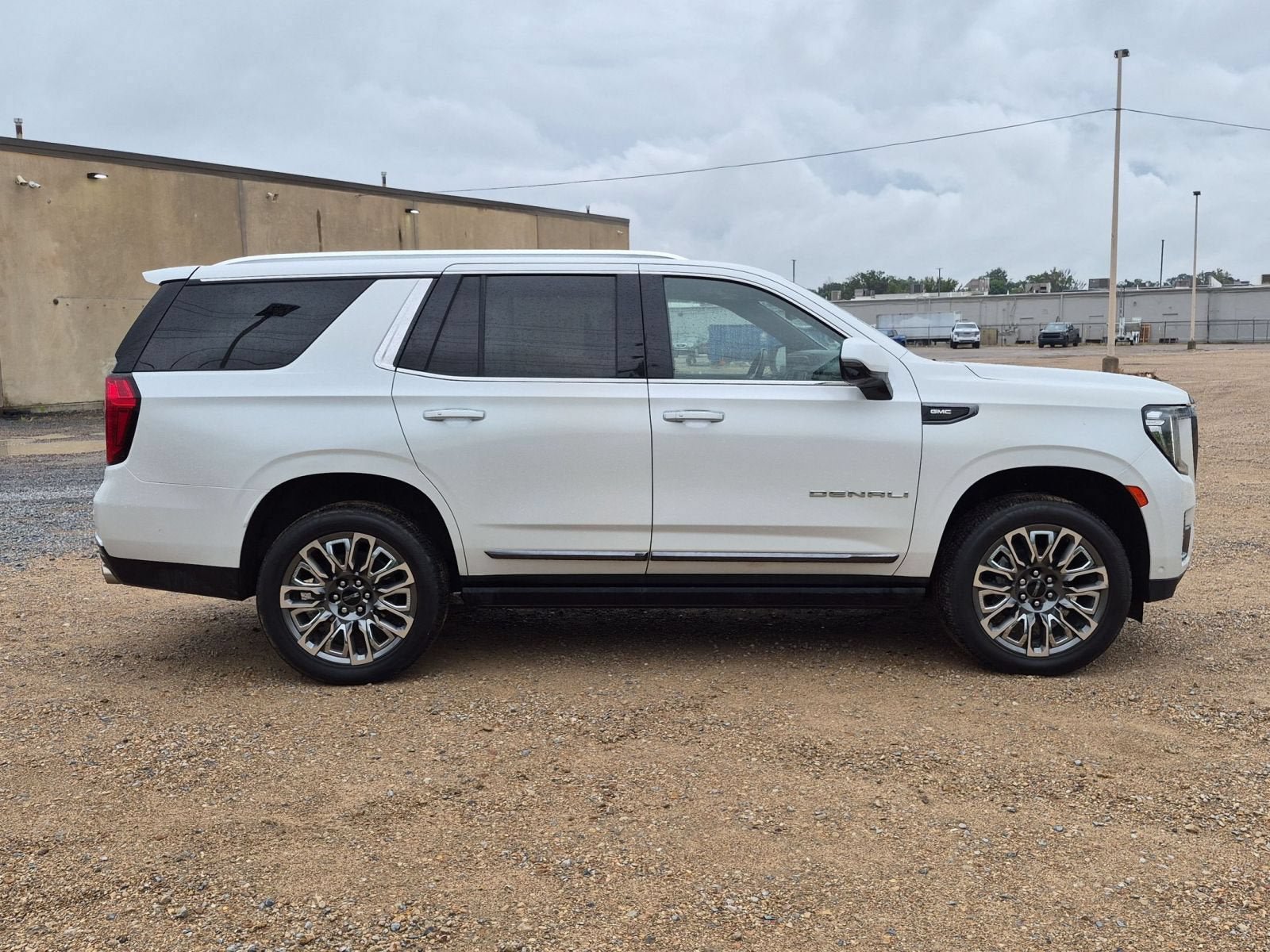 Used 2023 GMC Yukon Denali Ultimate AWD/4WD image 7