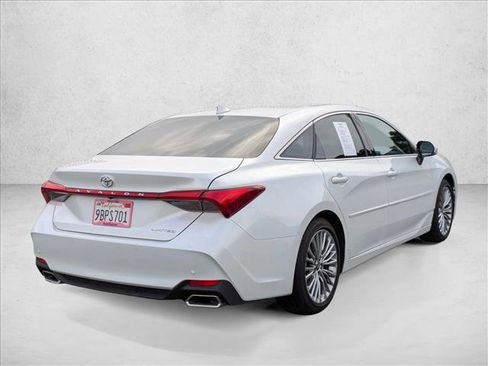 Certified 2022 Toyota Avalon Limited image 5