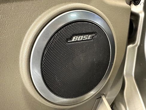 Used 2004 HUMMER H2 w/ Preferred Equipment Group image 26