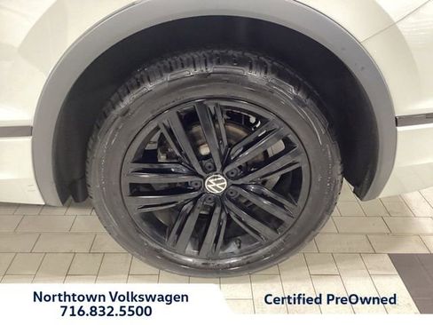 Used 2022 Volkswagen Tiguan SE R-Line AWD/4WD image 4