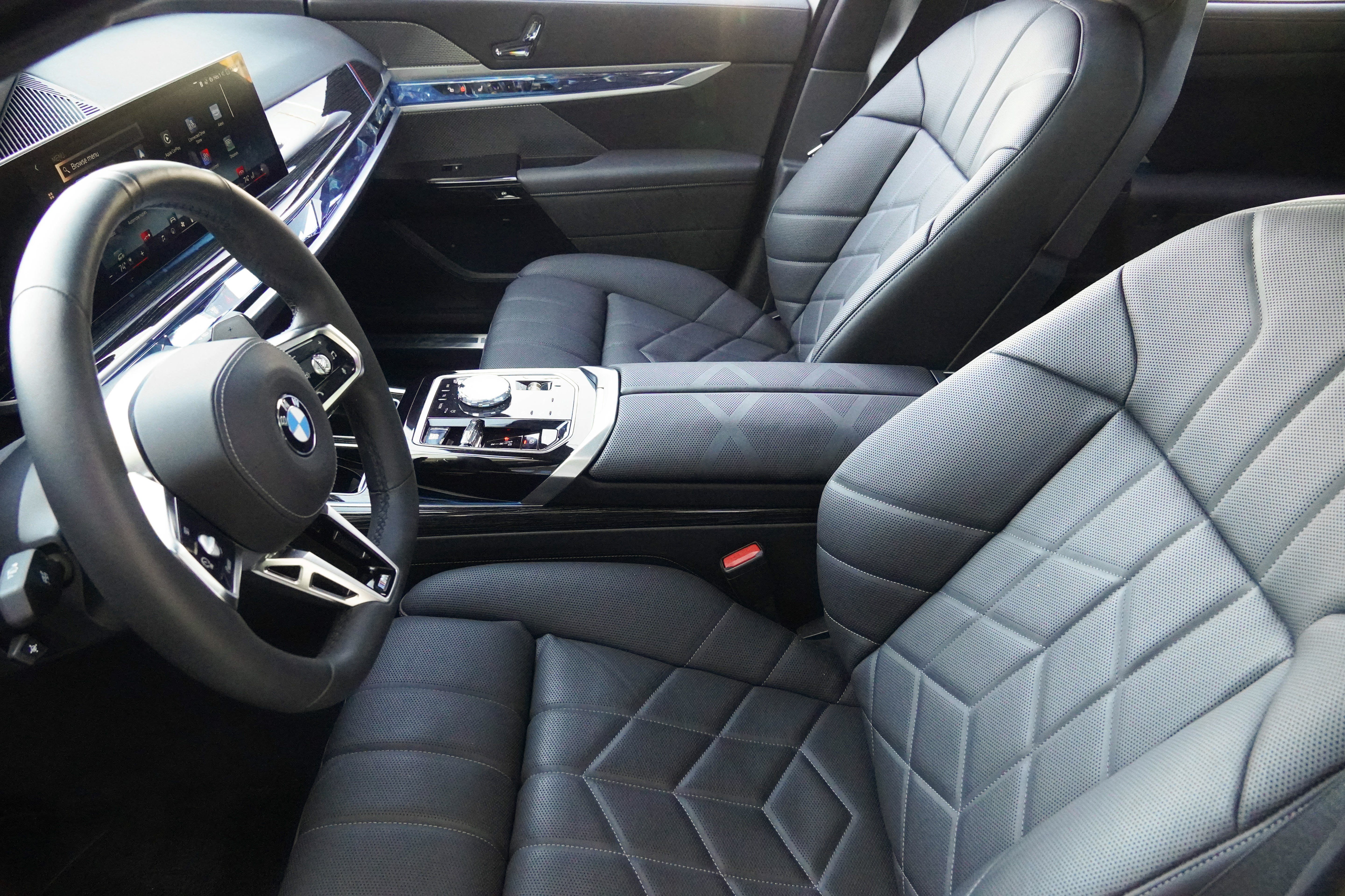 Certified 2024 BMW 740i RWD image 8