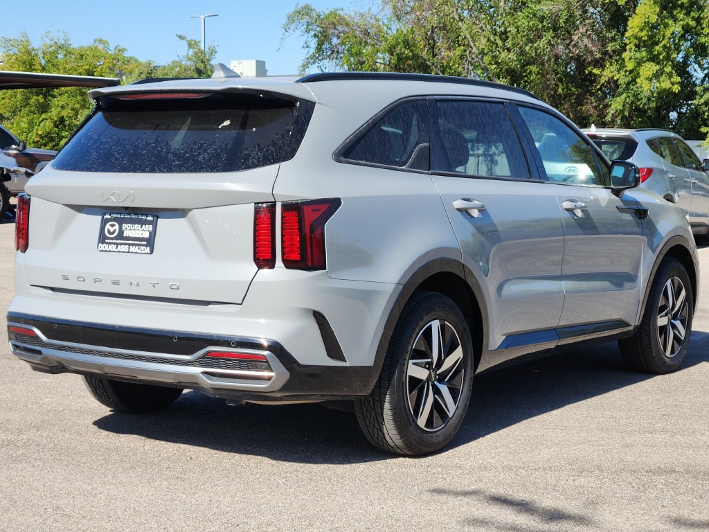 Used 2022 Kia Sorento EX w/ Panoramic Sunroof Package FWD image 5
