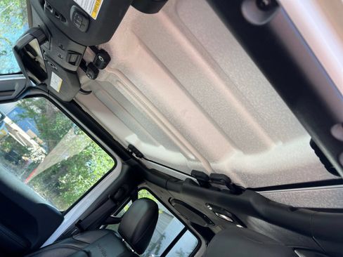 Used 2018 Jeep Wrangler Unlimited Sahara w/ Uconnect 4C Nav & Sound Group AWD/4WD image 20