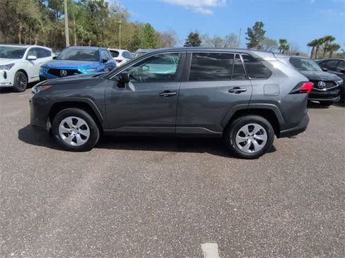 Used 2022 Toyota RAV4 LE image 5