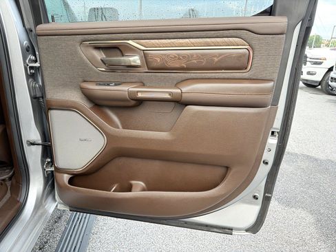 Used 2025 RAM 1500 Limited AWD/4WD image 17