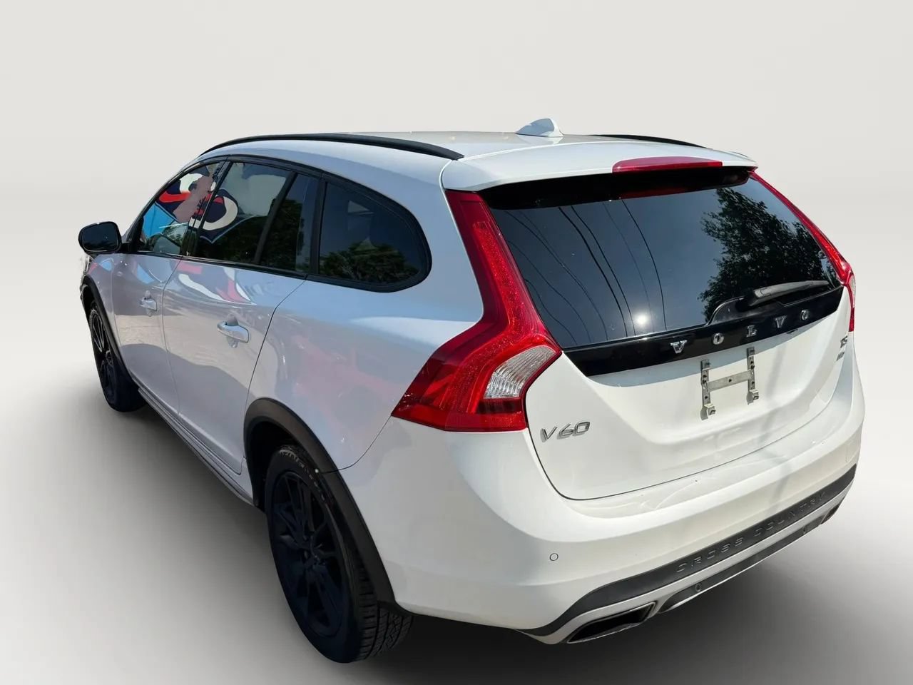 Used 2018 Volvo V60 T5 Cross Country w/ Convenience Package AWD/4WD image 5